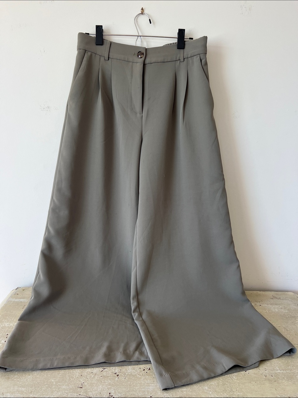 LOFT Versa Wide Leg Pleated Sage Army green Crepe Trousers Size 8